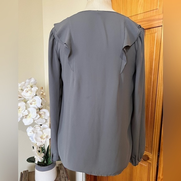 Banana Republic Small Long Sleeve Gray Ruffled Blouse - Picture 4 of 9